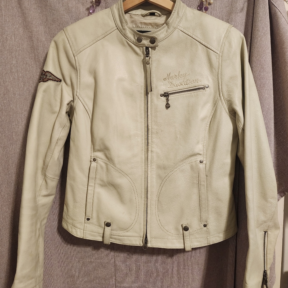 Harley davidson white chaps and jacket beautiful!   Fantastic condition!
